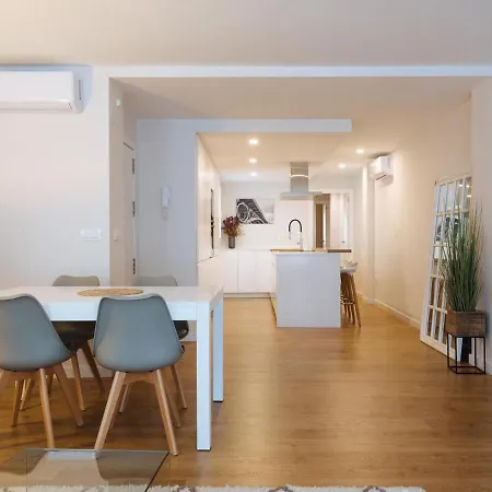 Apartment Pz Triana Amplio, Moderno Y Luminoso 2d 2b *