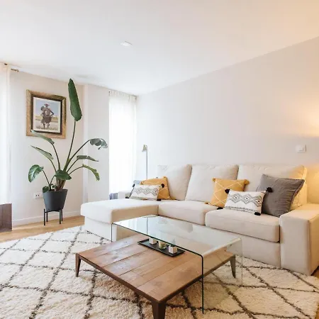 Pz Triana Amplio, Moderno Y Luminoso 2d 2b Apartment