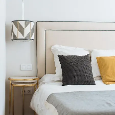 Pz Triana Amplio, Moderno Y Luminoso 2d 2b Apartment
